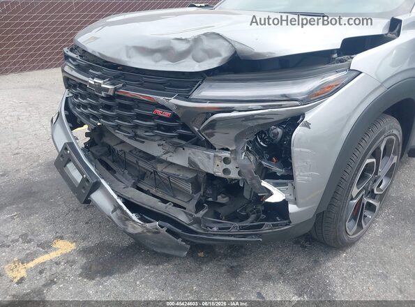 KL77LJE25RC128491 2024 CHEVROLET TRAX Gray წინა ხედი