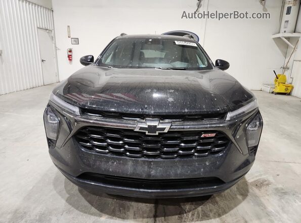 KL77LJE25RC132802 2024 CHEVROLET TRAX Черный Вид наклейки с VIN-кодом