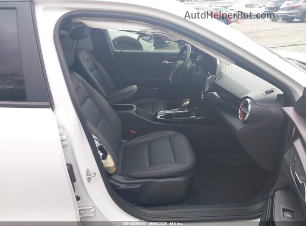 KL77LJE27RC079827 2024 CHEVROLET TRAX White Вид салону спереду