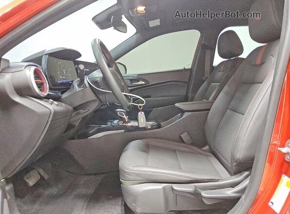 KL77LJE2XRC069874 2024 CHEVROLET TRAX Orange Widok wnętrza z przodu