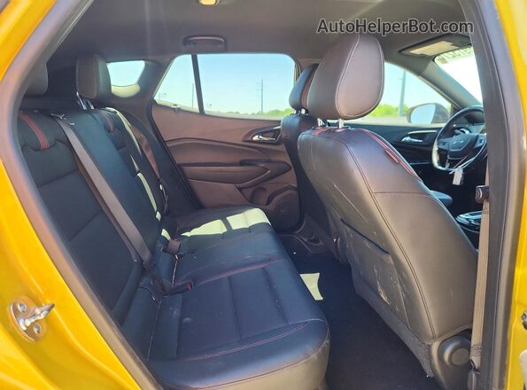 KL77LJE2XRC166251 2024 CHEVROLET TRAX Yellow Widok wnętrza z tyłu