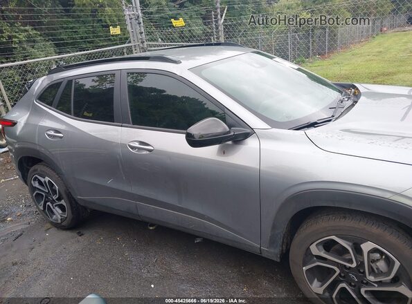 KL77LJEP2SC226556 2025 CHEVROLET TRAX Gray უკანა სალონის ხედი