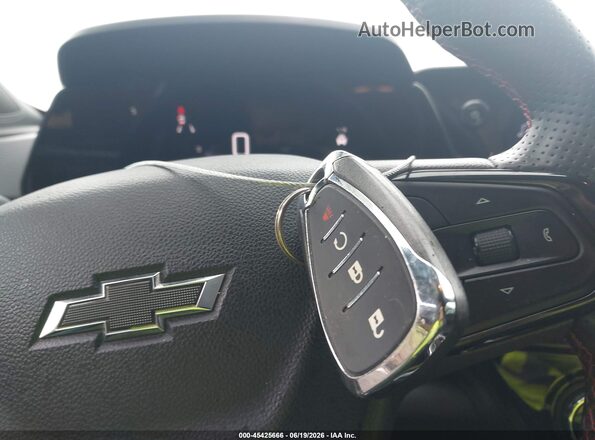 KL77LJEP2SC226556 2025 CHEVROLET TRAX Gray წინა პანელის ხედი