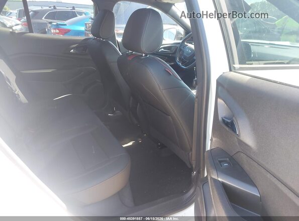 KL77LJEP2TC031980 2026 CHEVROLET TRAX White Widok naklejki z numerem VIN