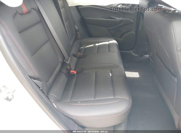 KL77LJEP3TC017442 2026 CHEVROLET TRAX Cream Widok naklejki z numerem VIN