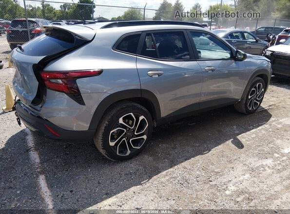 KL77LJEP4SC321586 2025 CHEVROLET TRAX Silver Trasero derecho