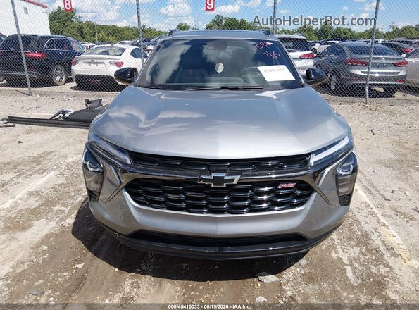 KL77LJEP4SC321586 2025 CHEVROLET TRAX Silver Vista interior trasera