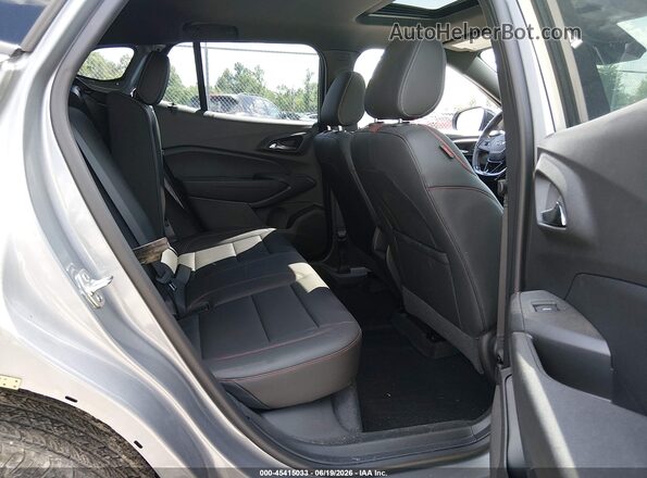 KL77LJEP4SC321586 2025 CHEVROLET TRAX Silver Vista de la etiqueta del VIN