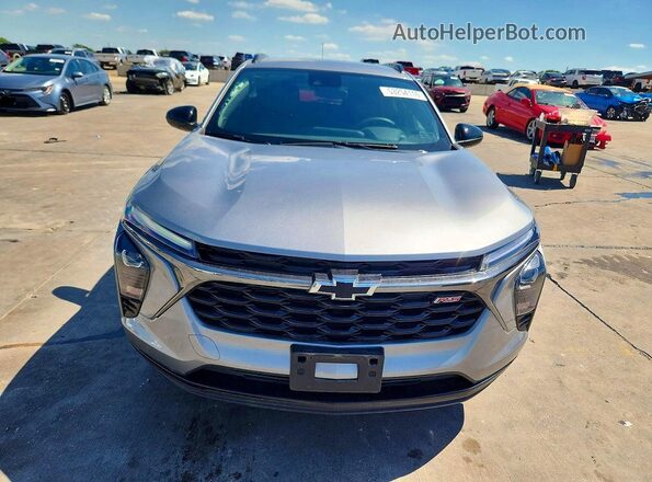 KL77LJEP5SC242055 2025 CHEVROLET TRAX Silver წინა ხედი
