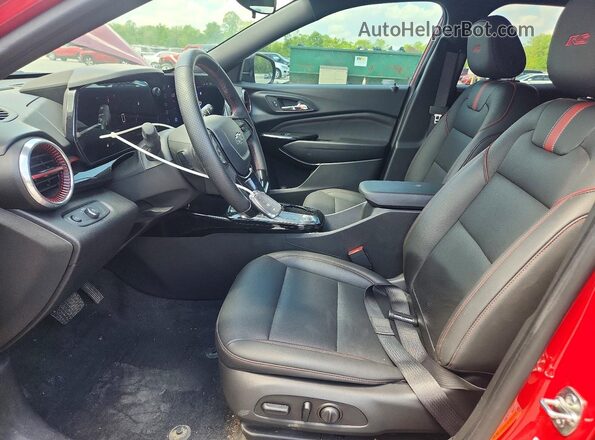 KL77LJEP5TC020844 2026 CHEVROLET TRAX Red Vista interior delantera