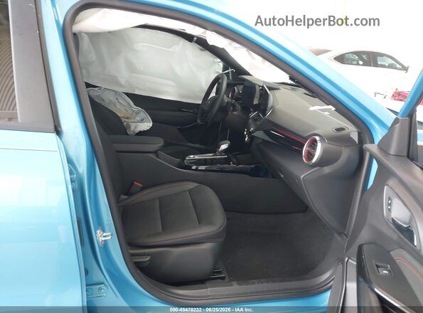 KL77LJEP5TC062673 2026 CHEVROLET TRAX Синий Вид салона спереди