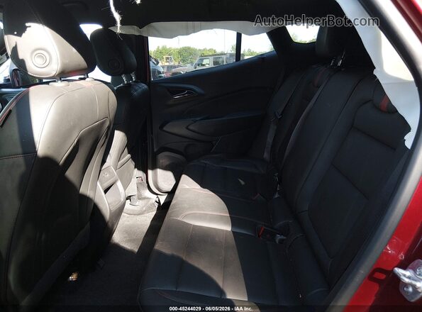 KL77LJEP6SC118103 2025 CHEVROLET TRAX Red Widok naklejki z numerem VIN