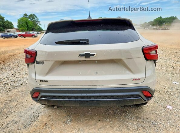 KL77LJEP6TC058938 2026 CHEVROLET TRAX Cream უკანა ხედი