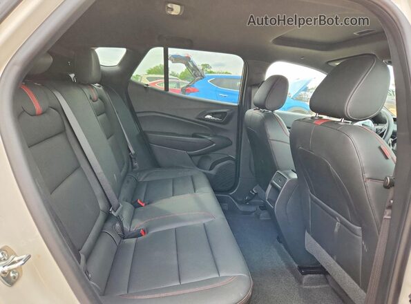KL77LJEP6TC058938 2026 CHEVROLET TRAX Cream უკანა სალონის ხედი