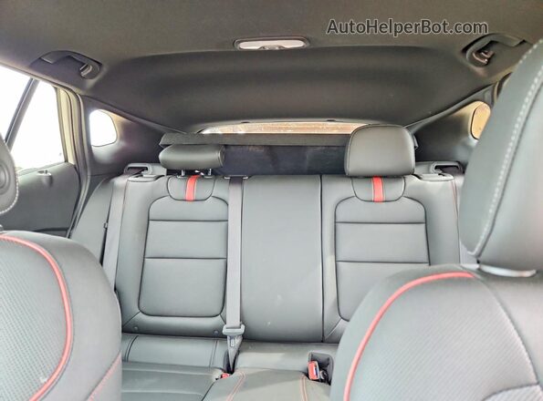 KL77LJEP6TC058938 2026 CHEVROLET TRAX Cream უკანა სავარძლების ხედი