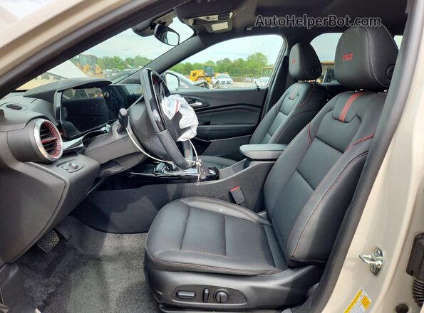 KL77LJEP6TC058938 2026 CHEVROLET TRAX Cream წინა სალონის ხედი