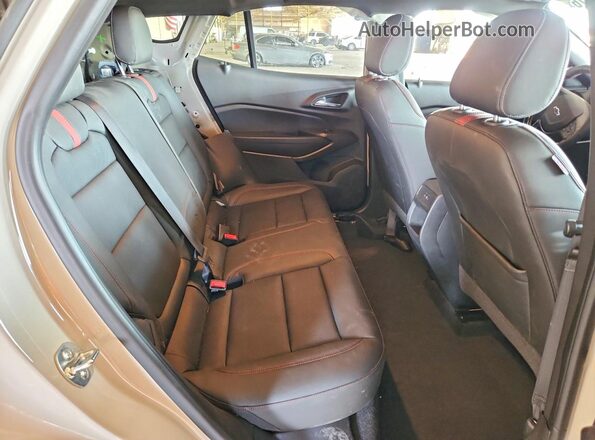 KL77LJEP8TC013273 2026 CHEVROLET TRAX Tan Widok wnętrza z tyłu