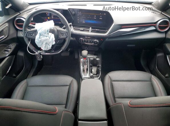KL77LJEP8TC022717 2026 CHEVROLET TRAX Blue Вид панелі приладів