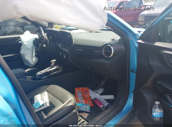 KL77LJEP9SC032932 2025 CHEVROLET TRAX Blue წინა სალონის ხედი