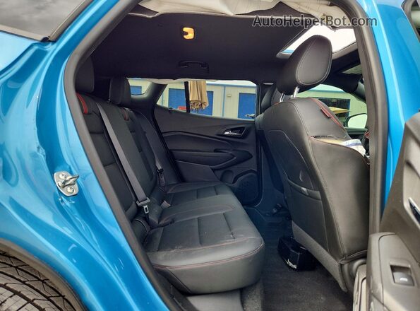 KL77LJEP9SC038374 2025 CHEVROLET TRAX Blue Rear seats view