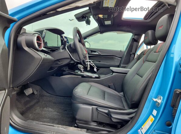 KL77LJEP9SC038374 2025 CHEVROLET TRAX Blue Front interior view