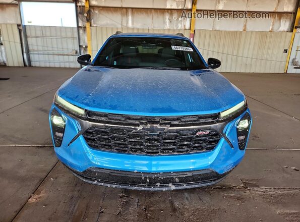 KL77LJEPXSC037573 2025 CHEVROLET TRAX Blue წინა ხედი