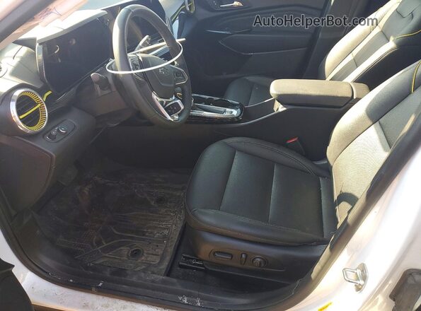 KL77LKE21RC231641 2024 CHEVROLET TRAX White Vista interior delantera