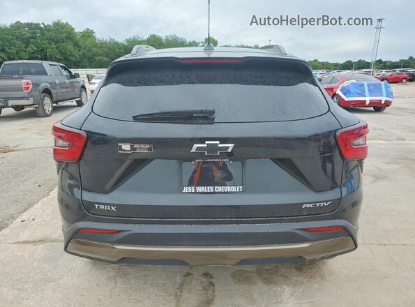 KL77LKE24RC002533 2024 CHEVROLET TRAX Black Widok z tyłu