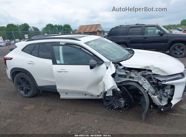 KL77LKE25RC182444 2024 CHEVROLET TRAX White Widok wnętrza 360 stopni