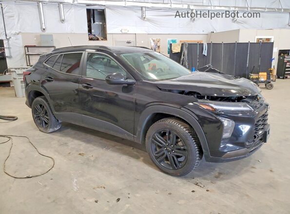 KL77LKE26RC221395 2024 CHEVROLET TRAX Черный Передняя правая четверть