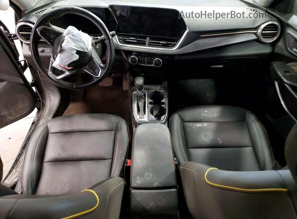 KL77LKE26RC221395 2024 CHEVROLET TRAX Черный Вид панели приборов