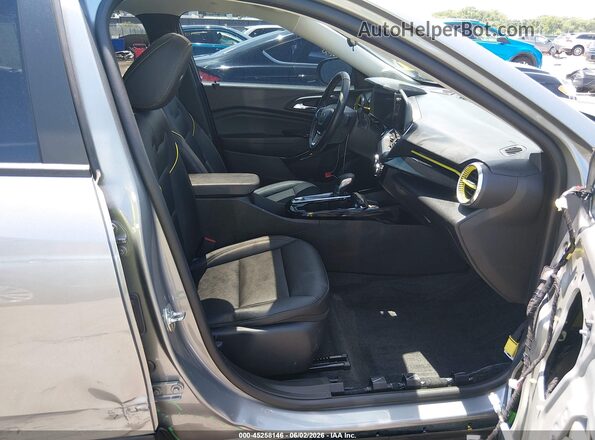 KL77LKE27RC190738 2024 CHEVROLET TRAX Silver Front interior view
