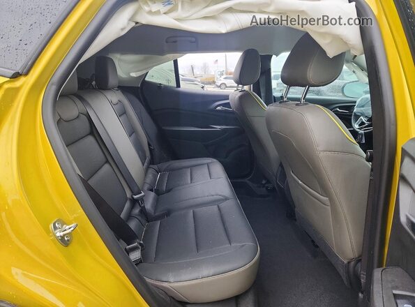 KL77LKEP0SC019525 2025 CHEVROLET TRAX Gold Widok wnętrza z tyłu