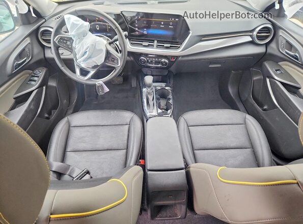 KL77LKEP0SC019525 2025 CHEVROLET TRAX Gold Widok deski rozdzielczej