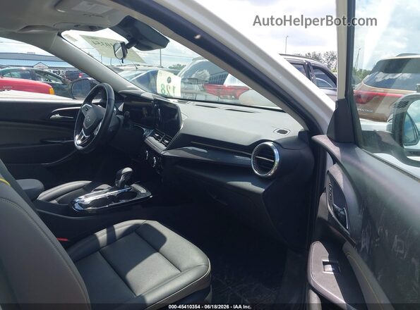 KL77LKEP2SC027531 2025 CHEVROLET TRAX White Front interior view