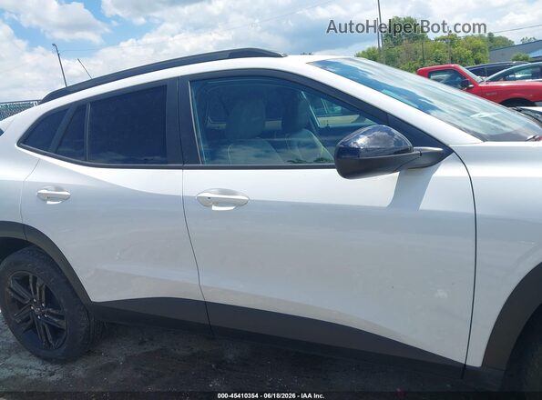 KL77LKEP2SC027531 2025 CHEVROLET TRAX White Rear interior view