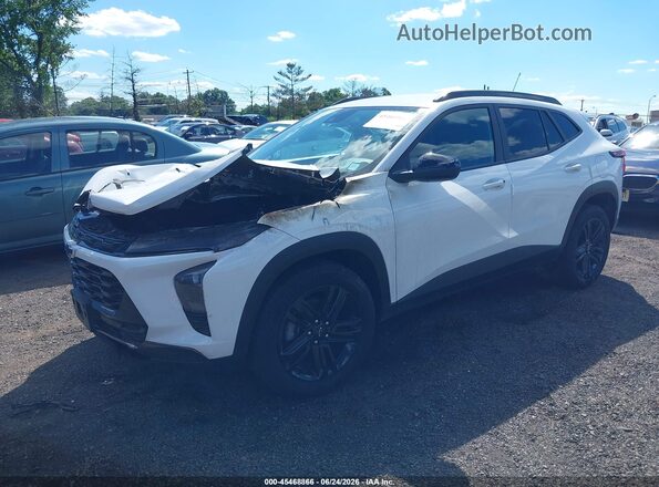 KL77LKEP2SC104284 2025 CHEVROLET TRAX Белый Передняя левая четверть