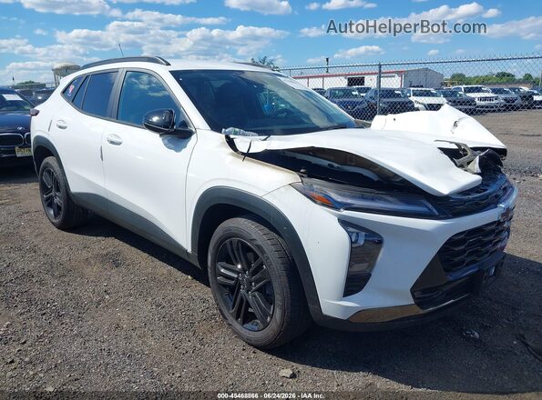 KL77LKEP2SC104284 2025 CHEVROLET TRAX Белый Вид щитка приборов