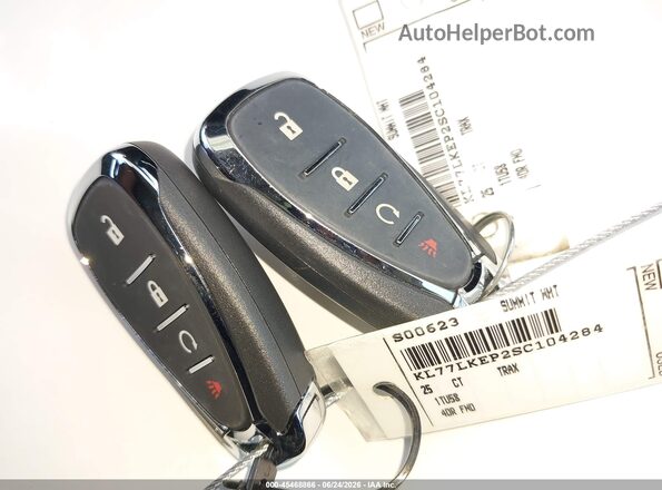 KL77LKEP2SC104284 2025 CHEVROLET TRAX Белый Вид панели приборов