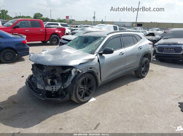 KL77LKEP2SC124745 2025 CHEVROLET TRAX Gray Vista tres cuartos delantera izquierda