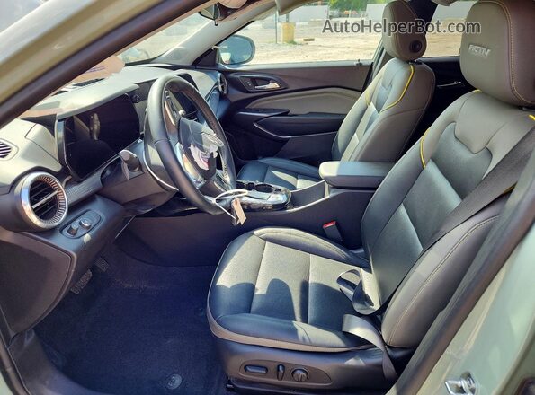 KL77LKEP2SC184248 2025 CHEVROLET TRAX Green Widok wnętrza z przodu