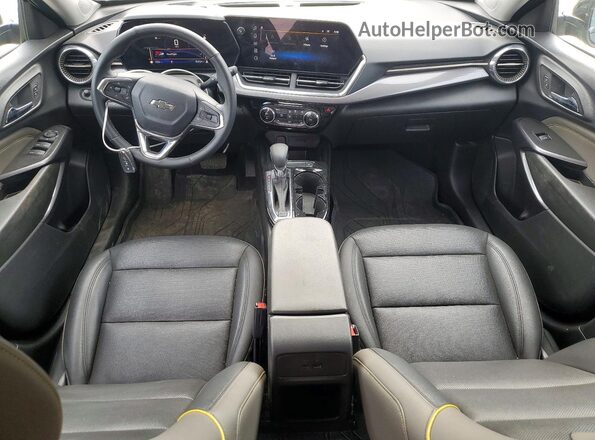 KL77LKEP2SC201257 2025 CHEVROLET TRAX Черный Вид панели приборов
