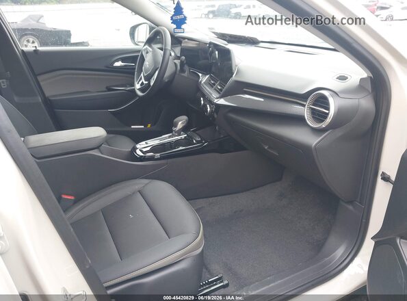 KL77LKEP2TC062524 2026 CHEVROLET TRAX Tan წინა სალონის ხედი