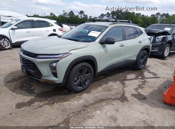 KL77LKEP2TC128229 2026 CHEVROLET TRAX Green Առջևի ձախ երեք քառորդ տեսարան