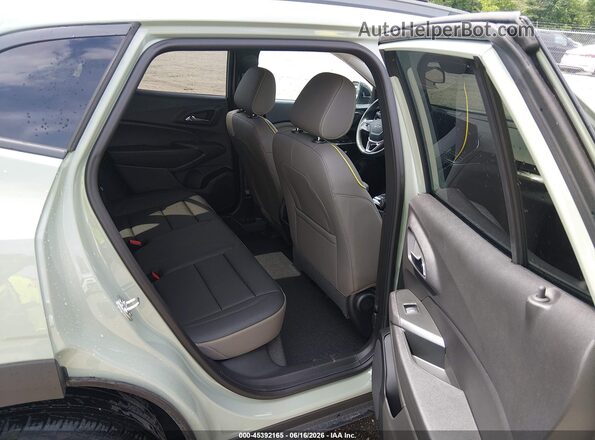 KL77LKEP2TC128229 2026 CHEVROLET TRAX Green VIN կոդի պիտակի տեսք