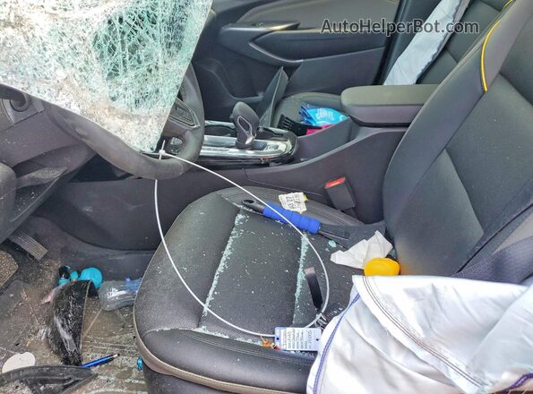 KL77LKEP3SC141005 2025 CHEVROLET TRAX Blue Front interior view