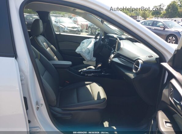 KL77LKEP3SC253478 2025 CHEVROLET TRAX White Вид салону спереду