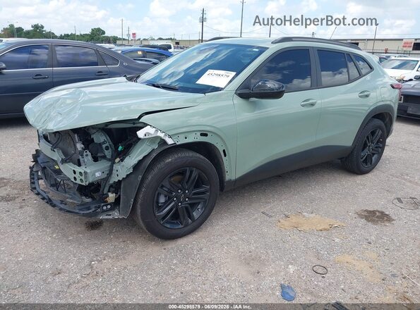 KL77LKEP4SC172036 2025 CHEVROLET TRAX Green Vista tres cuartos delantera izquierda