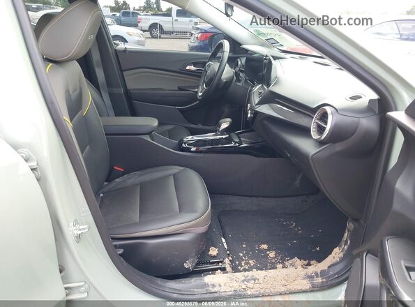 KL77LKEP4SC172036 2025 CHEVROLET TRAX Green Vista interior delantera
