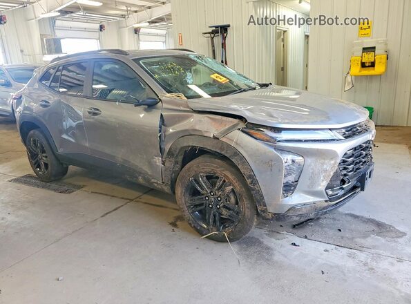 KL77LKEP4SC268278 2025 CHEVROLET TRAX Silver Delantero derecho